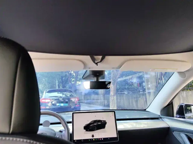 Tesla Model Y — Фото автомобиля 19