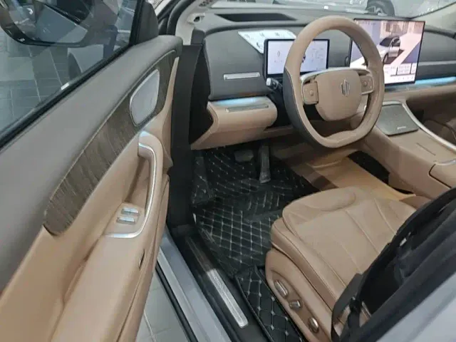 Leapmotor C11 — Фото автомобиля 15