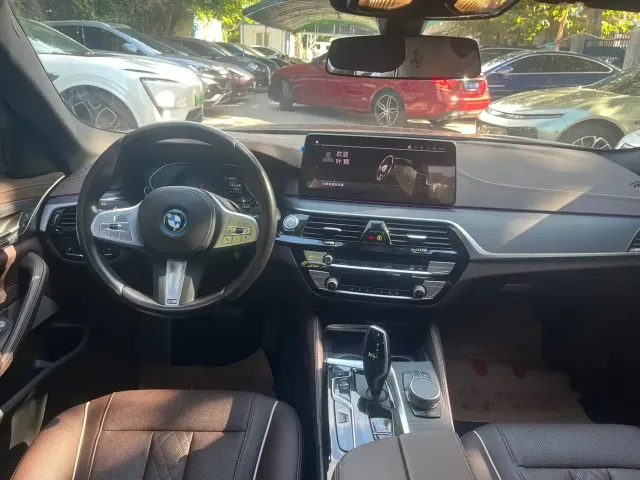 BMW 5 Series — Фото автомобиля 6