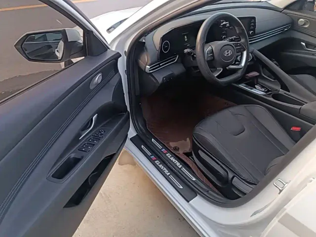 Hyundai Elantra — Фото автомобиля 15