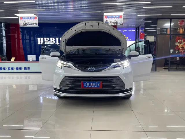 Toyota Sienna — Фото автомобиля 22