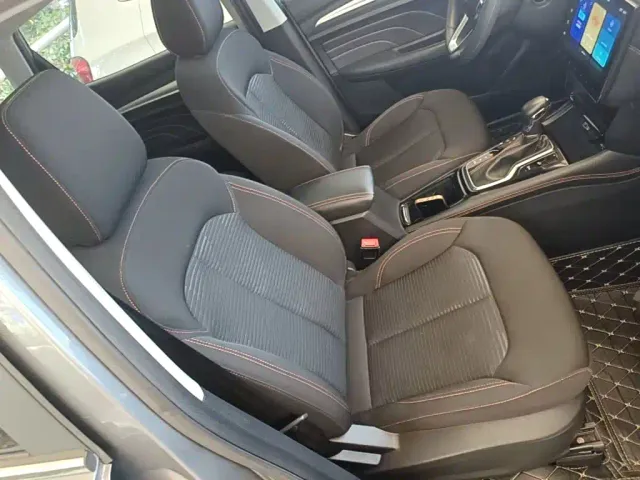 Roewe RX3 — Фото автомобиля 24