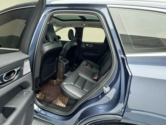 Volvo XC60 — Фото автомобиля 12
