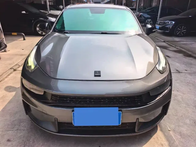 Lynk & Co 03 — Фото автомобиля 2