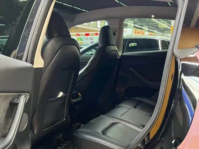 Tesla Model Y — Фото автомобиля 6