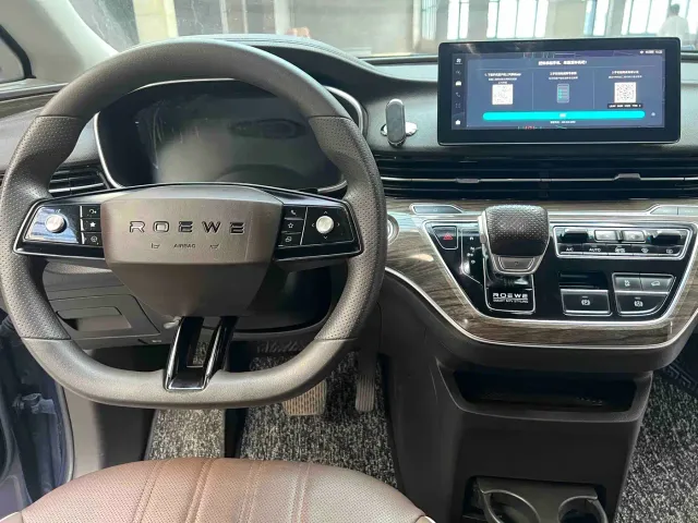 Roewe iMAX8 — Фото автомобиля 17
