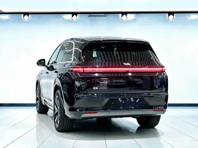 Li Auto L7 — Фото автомобиля 4