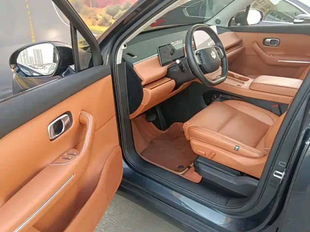 Leapmotor C16 — Фото автомобиля 15