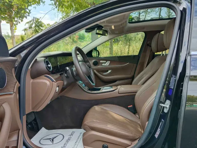 Mercedes-Benz E-Class — Фото автомобиля 4