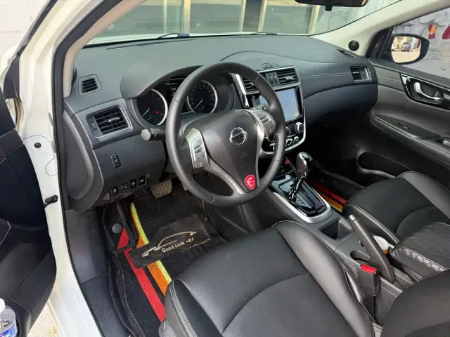 Nissan Tiida — Фото автомобиля 5