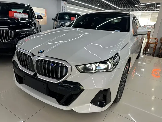 Фотография автомобиля — BMW 5 Series