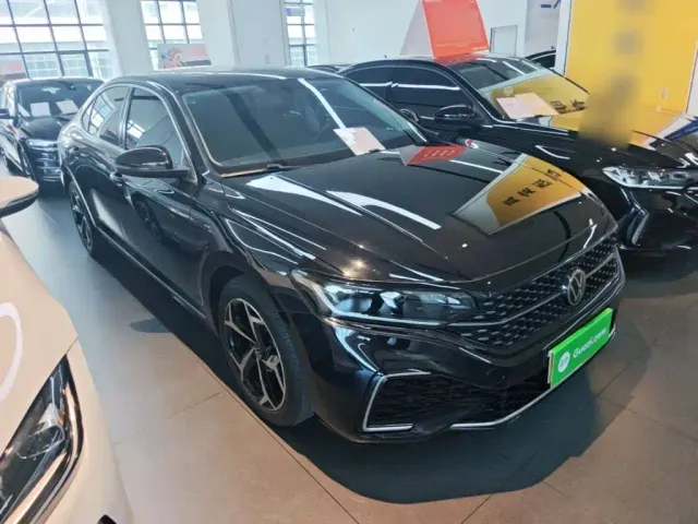 Volkswagen Passat — Фото автомобиля 3