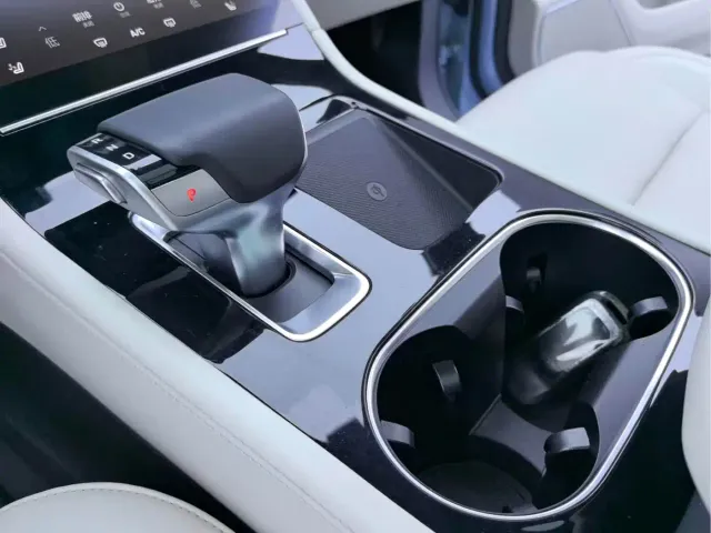 Li Auto ONE — Фото автомобиля 14