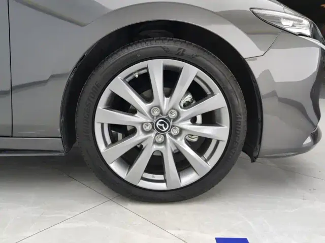 Mazda Axela — Фото автомобиля 6