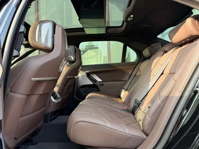 BMW i7 — Фото автомобиля 18