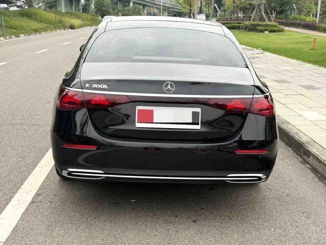 Mercedes-Benz E-Class — Фото автомобиля 9