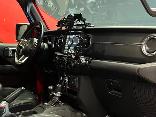 Jeep Gladiator 2022 3.6L Pioneer Edition — Фото автомобиля 10
