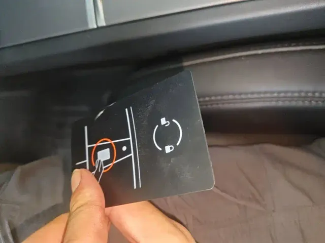 Tesla Model 3 — Фото автомобиля 8