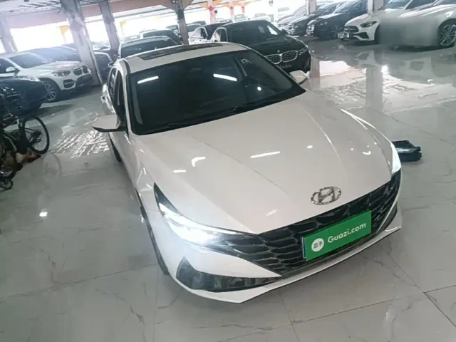 Hyundai Elantra — Фото автомобиля 3