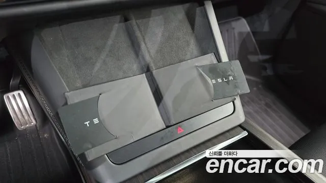 Tesla Model X — Фото автомобиля 30