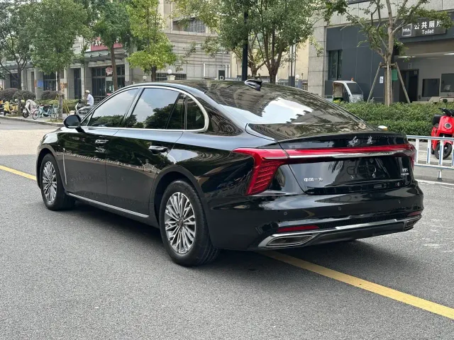 Hongqi H5 — Фото автомобиля 7