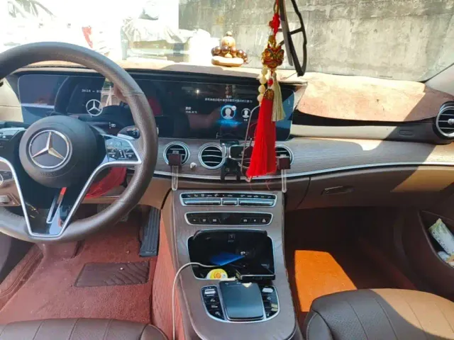 Mercedes-Benz E-Class — Фото автомобиля 12
