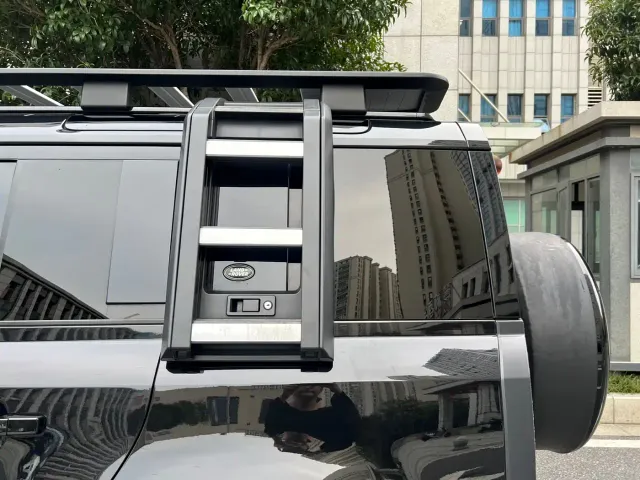 Land Rover Defender — Фото автомобиля 12