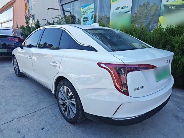 Hongqi E-QM5 — Фото автомобиля 4