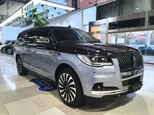 Lincoln Navigator One — Фото автомобиля 3