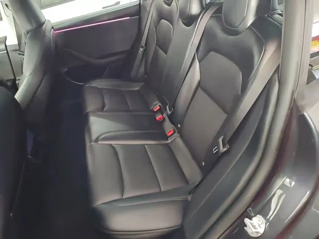 Tesla Model 3 — Фото автомобиля 16