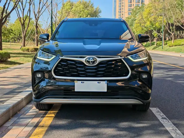 Toyota Highlander — Фото автомобиля 2