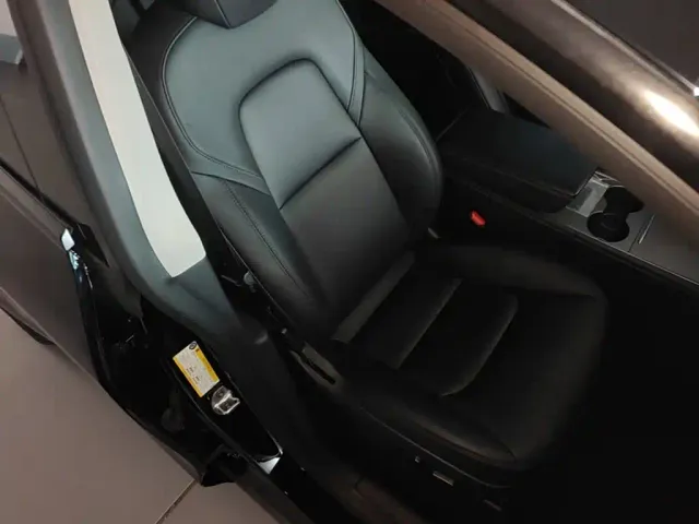 Tesla Model Y — Фото автомобиля 24