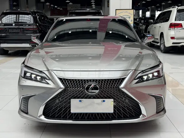 Lexus ES — Фото автомобиля 2