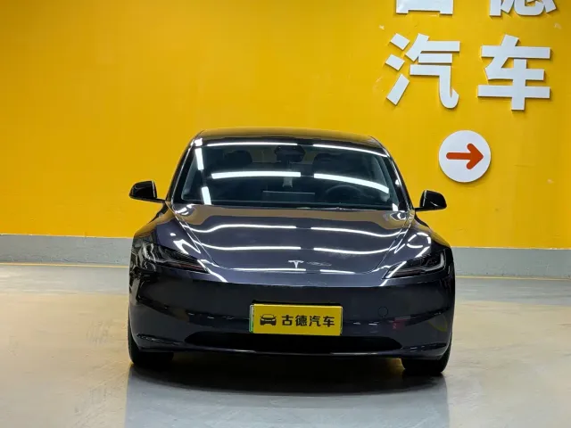 Tesla Model 3 — Фото автомобиля 2