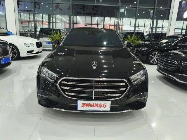 Mercedes-Benz E-Class — Фото автомобиля 2