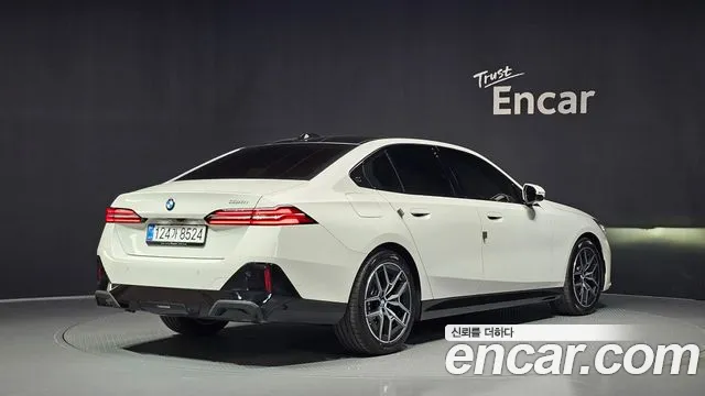 BMW 5 Series G60 — Фото автомобиля 2