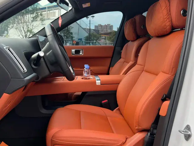 Li Auto L7 — Фото автомобиля 6