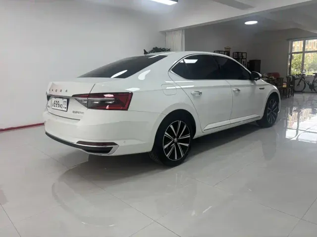 Skoda Superb — Фото автомобиля 15