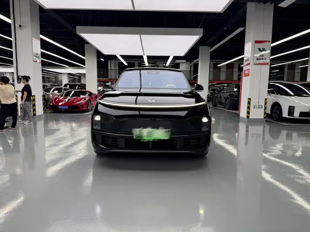 Li Auto Li L8 2023 Pro — Фото автомобиля 2