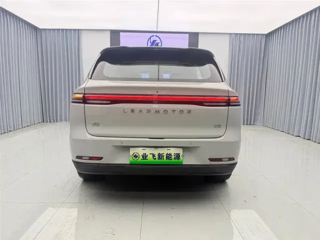Leapmotor C10 — Фото автомобиля 5