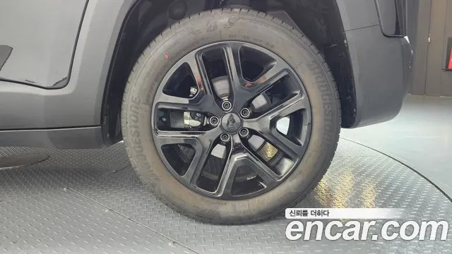 Jeep Renegade — Фото автомобиля 19