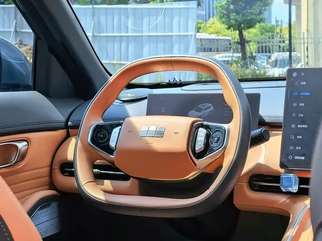 Geely Galaxy Starship 7 EM-i — Фото автомобиля 17