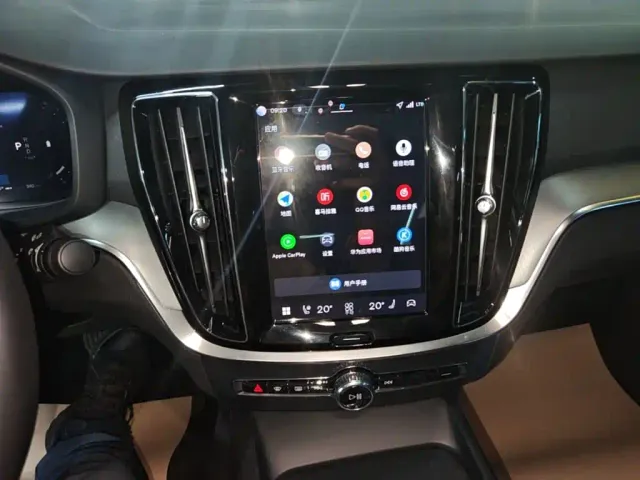 Volvo S60 — Фото автомобиля 12