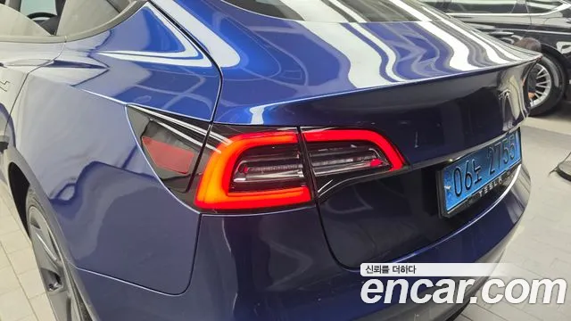Tesla Model 3 — Фото автомобиля 8