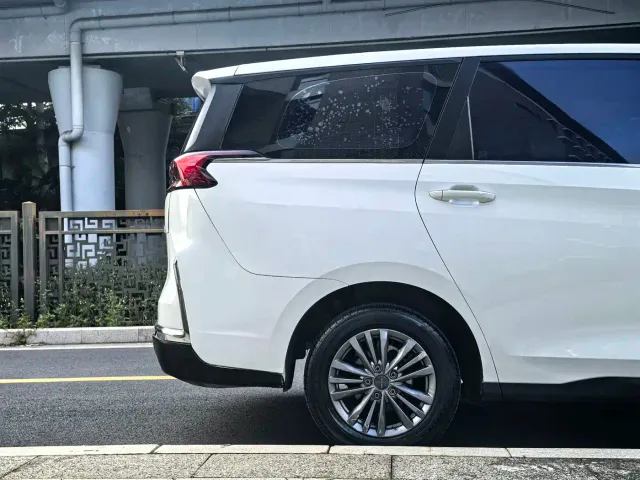 Maxus EUNIQ 5 — Фото автомобиля 11