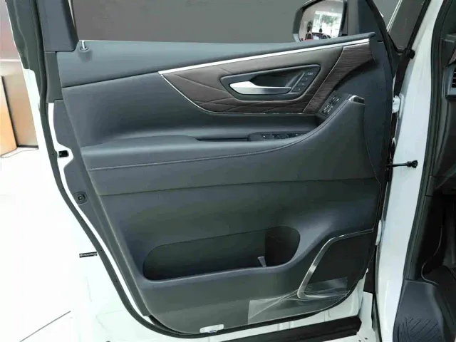 Toyota Vellfire — Фото автомобиля 16