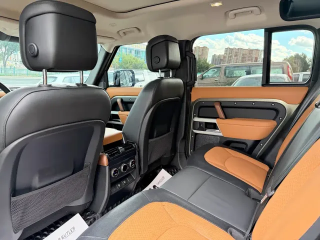 Land Rover Defender — Фото автомобиля 10