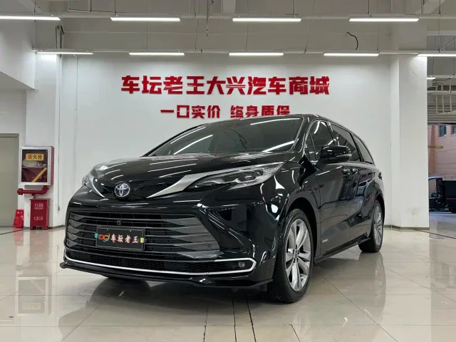 Фотография автомобиля — Toyota Sienna