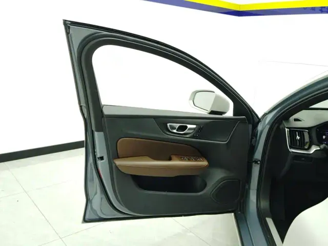 Volvo S60 — Фото автомобиля 7