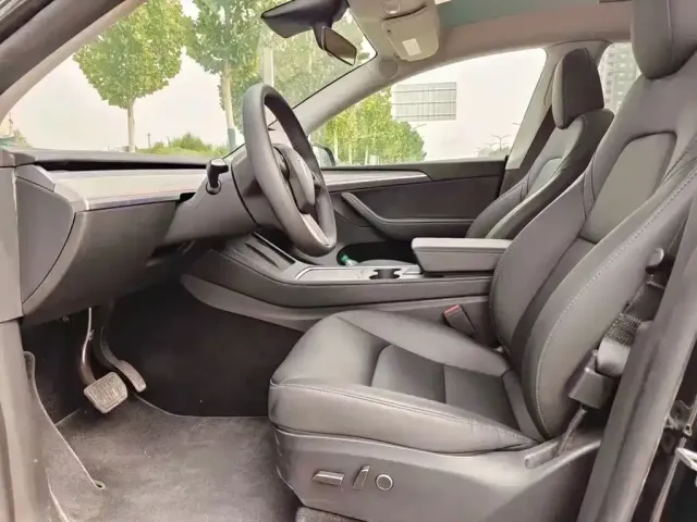 Tesla Model Y 2024 Rear-Wheel Drive Version — Фото автомобиля 5